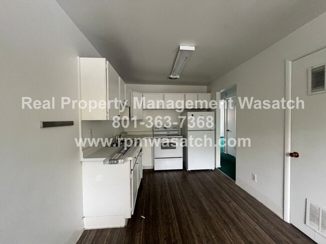 Building Photo - Come see This Charming 2 Bed 1.5 Bathroom Fourplex in Murray UT!!