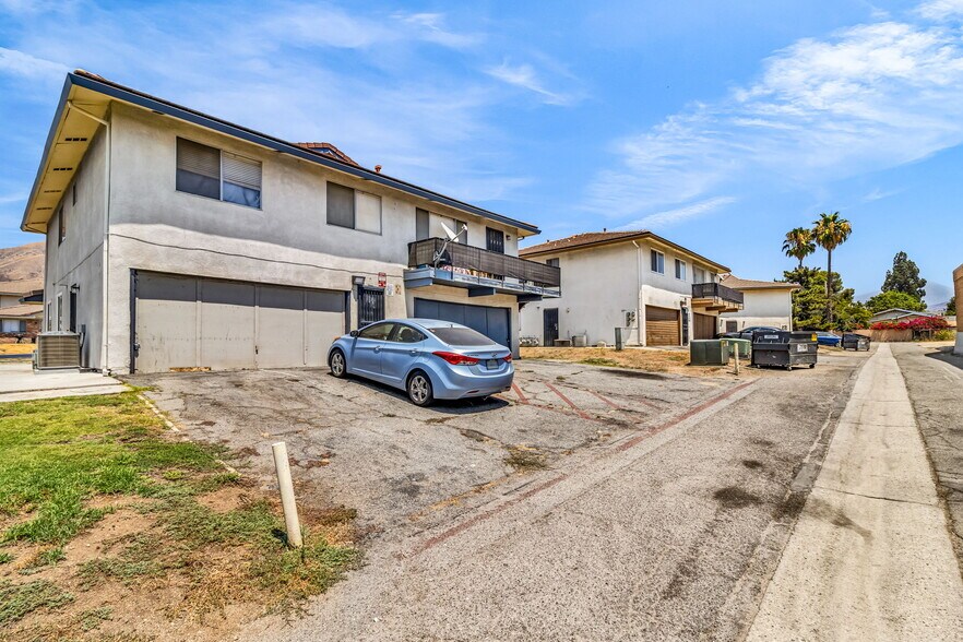 Building Photo - 3531 Rainbow Ln