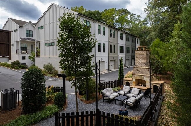 Building Photo - 305 Dilbeck Cir