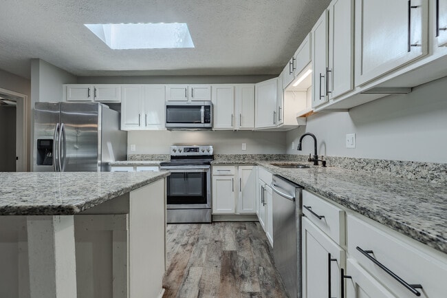 Building Photo - 343 Meadowview Dr