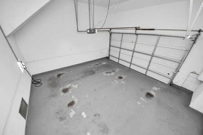 Building Photo - 4005 Woodshire Vlg Ests