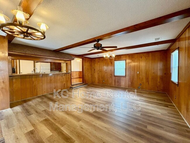 Building Photo - 7839 Robinson St