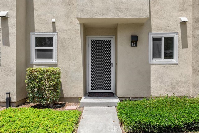 Building Photo - 307 N Singingwood St