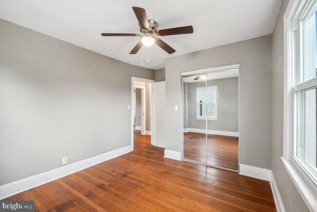 Building Photo - 2615 Otis St NE