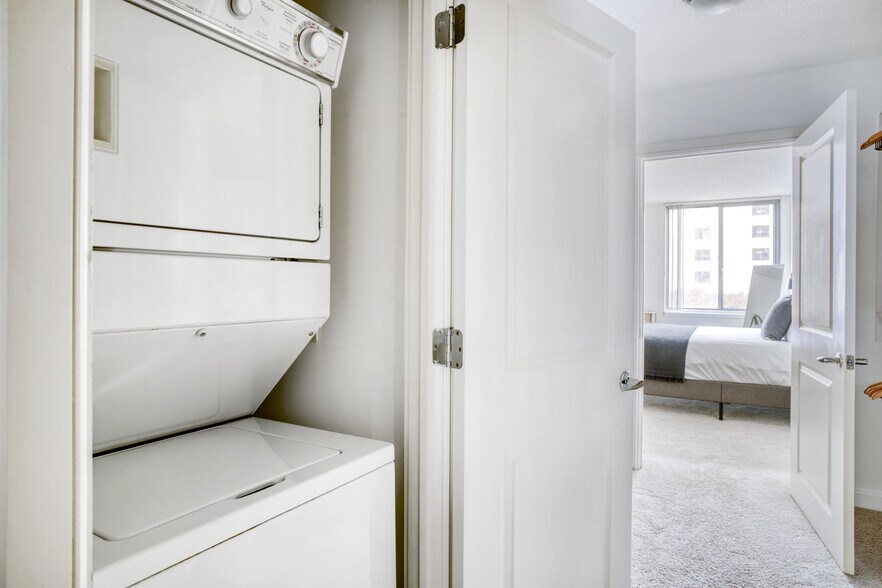 Building Photo - 4835 Cordell Ave