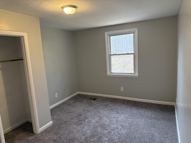 Building Photo - 103 Annette Dr