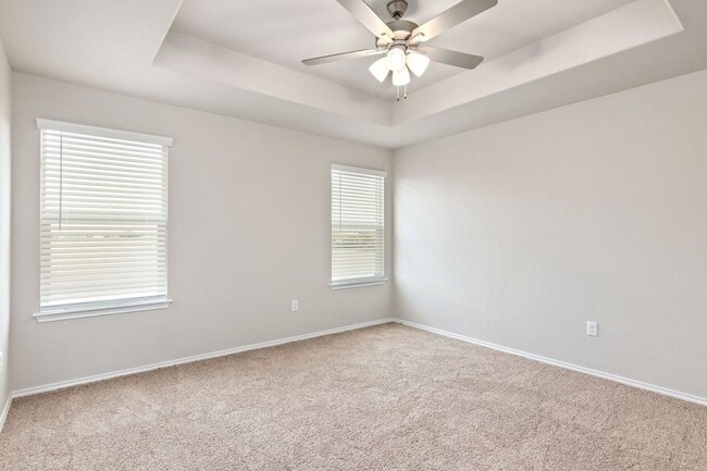 Building Photo - Luxury 3/2.5 Townhome in Seguin