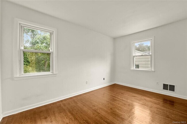 Building Photo - 47 Hommocks Rd