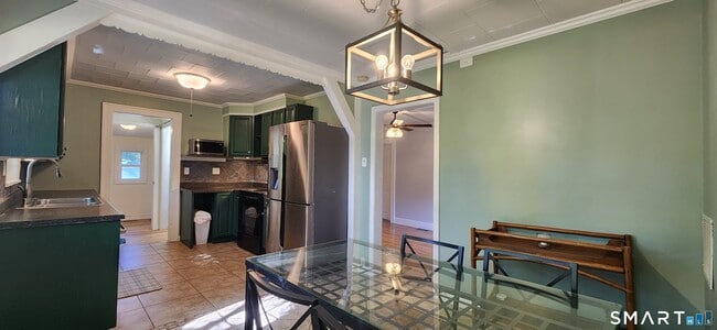 Building Photo - 1555 Byam Rd