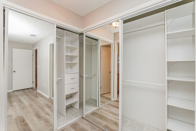 Building Photo - 1601 Bent Pine Way