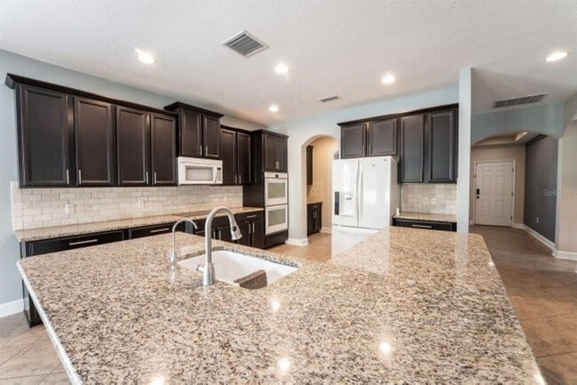 Building Photo - 1038 Ketzal Dr