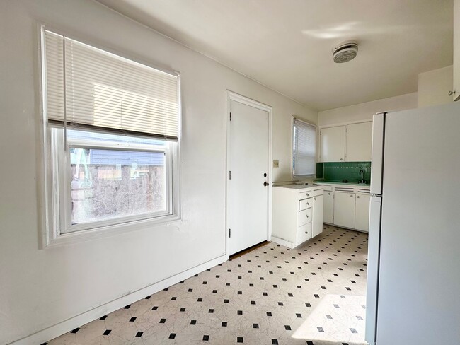 Building Photo - 1 Bedroom 1 Bath Close to N. Mississippi and Alberta.