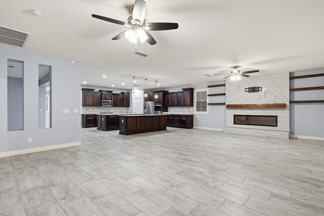 Building Photo - 23111 Via Del Oro