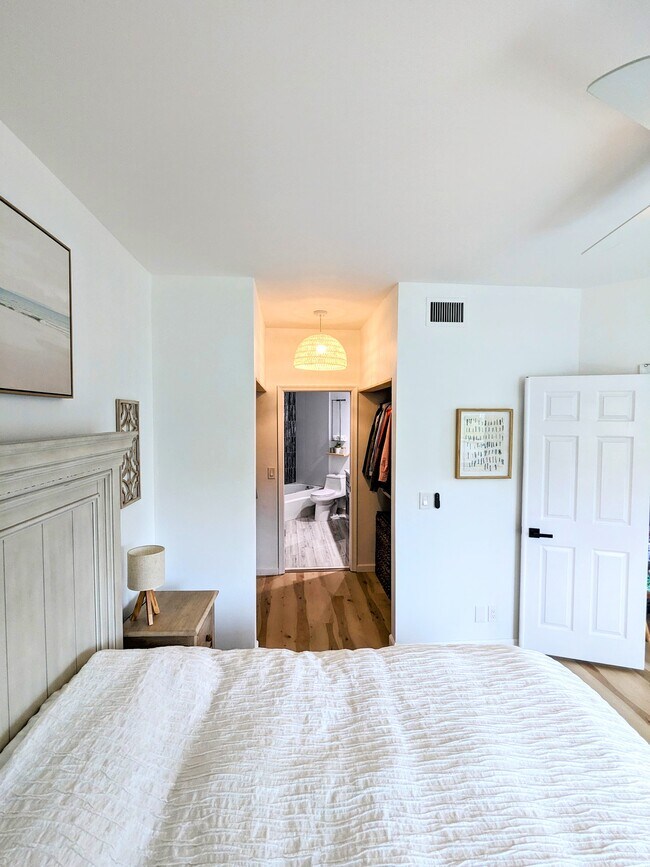 Building Photo - 23061 Aqua Vw