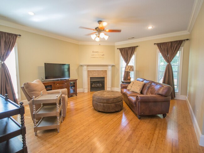 Building Photo - Luxury Living in Canebrake – Spacious, Stylish & Perfectly Located!