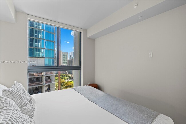 Building Photo - 11 NE 6th St