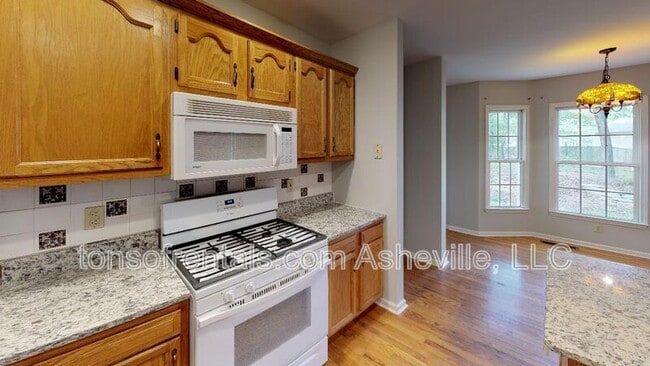 Building Photo - 15 Collenwood Rd