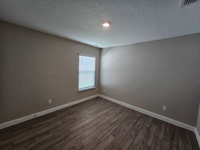 Building Photo - Sawmill Branch 4 Bedroom 2 Bath 3 Car Gara...