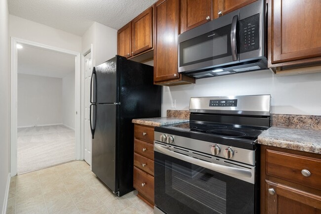 Building Photo - WOW!! Prime location and quite living in Charming 2brd 2.5 bath townhouse