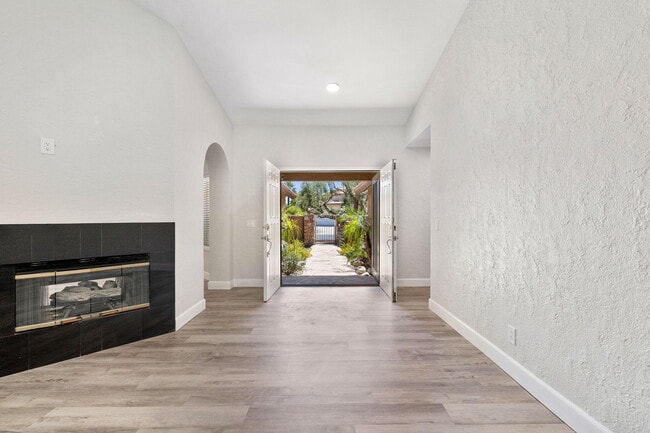 Building Photo - 39495 Regency Way