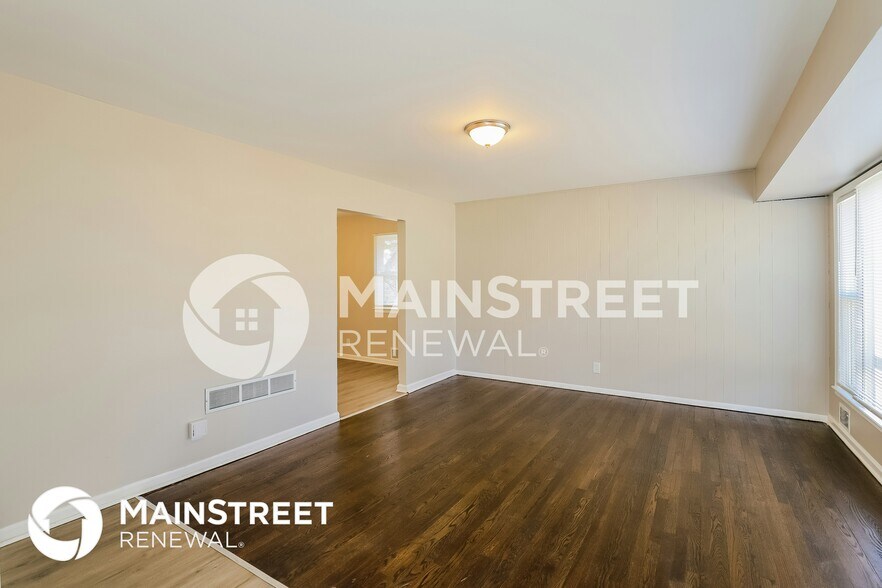 Building Photo - 6305 E 101st St