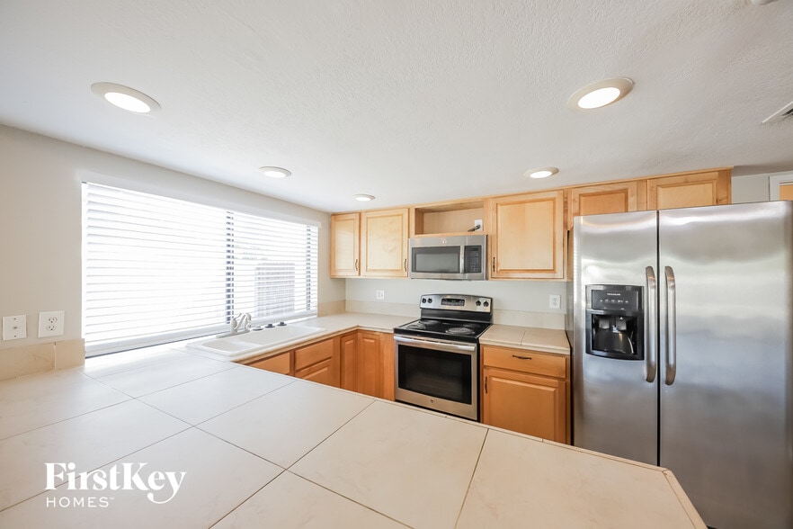 Building Photo - 16814 N 34th Ave