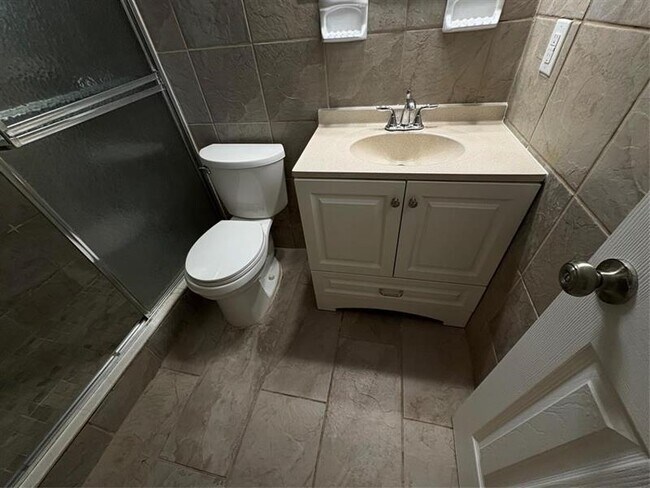 Building Photo - 4336 N Ocean Dr