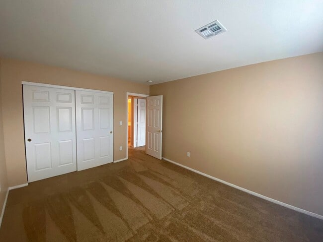 Building Photo - Gorgeous Rhodes Ranch Country Club home in Guard Gated Community!