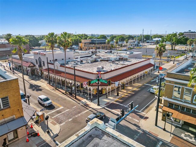 Building Photo - 1910 E Palm Ave