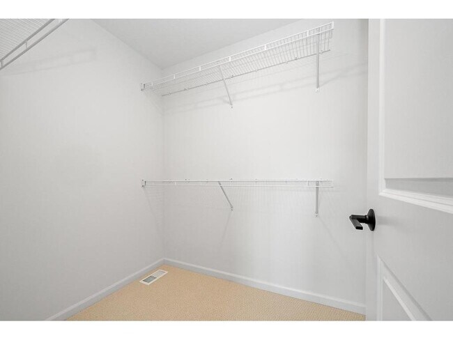 Building Photo - 848 S Woodlawn Ave