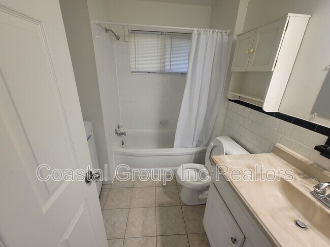 Building Photo - 1637 Wright Ln