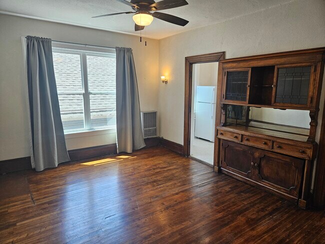 Building Photo - 2520 W 7th St