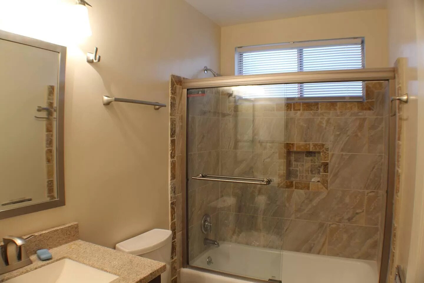 Building Photo - 1770 Vineyard Ave