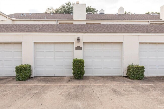 Building Photo - 2444 Bering Dr