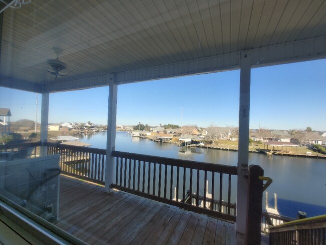 Building Photo - 118 Lakeview Dr