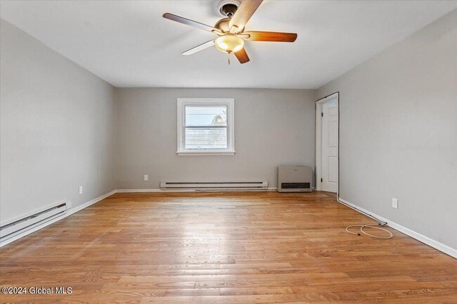 Building Photo - 455 Maple Ave