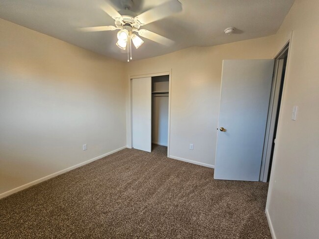 Building Photo - 905 New Bedford Dr