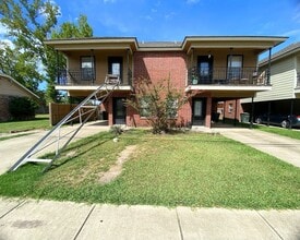 Building Photo - 2-Bed, 2.5-Bath Townhouse Near McNeese State University!!