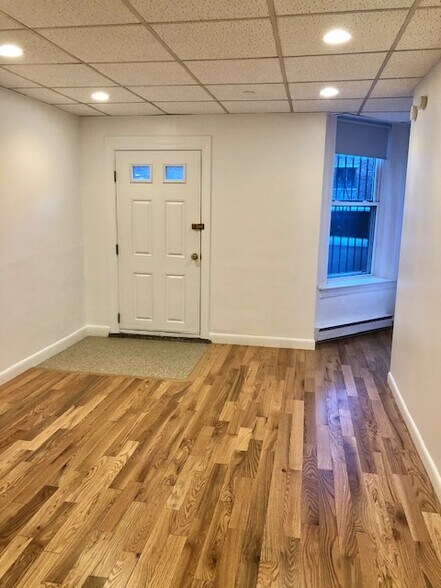 Building Photo - 854 Beacon St