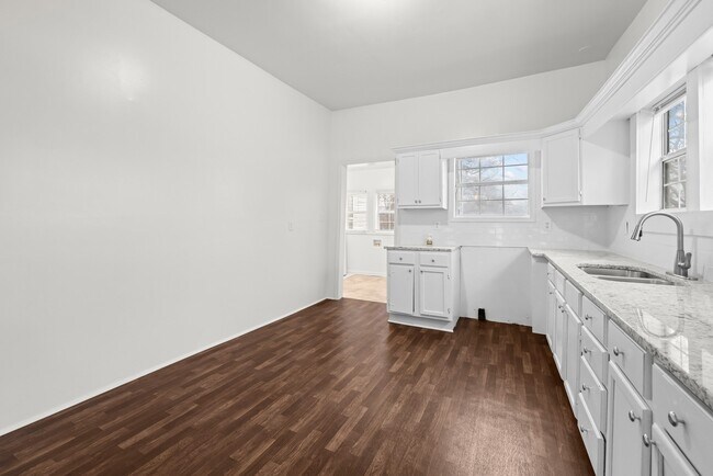 Building Photo - 5722 Terrace Ave