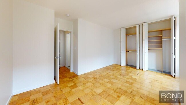 Building Photo - 247 W 87th St