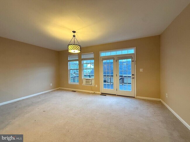 Building Photo - 60 Deerbrook Dr