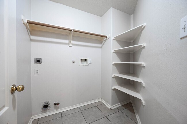 Building Photo - 3347 Pebble Beach Ln