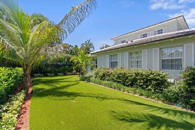 Building Photo - 1554 N Ocean Way