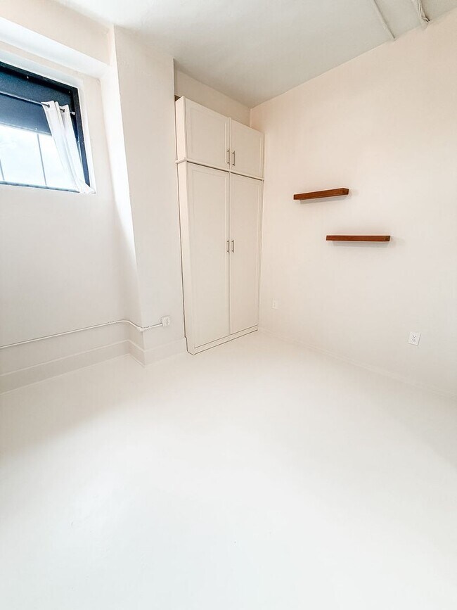 Building Photo - COMING IN SEPTEMBER!! Gorgeous 2 bedroom 1 bath Condo on Gay Street in downtown Knoxville!!!