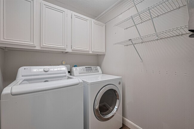 Building Photo - 3406 Mesquite Dr