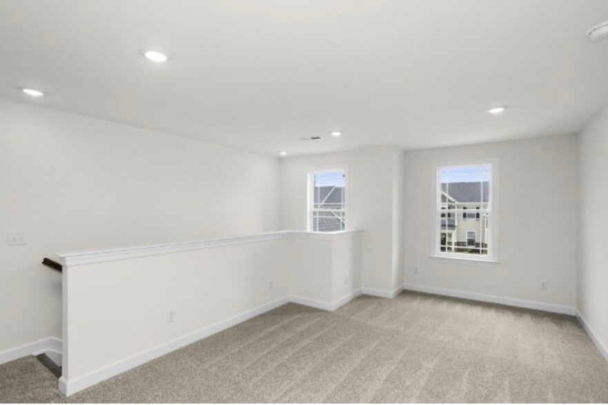 Building Photo - 5021 Salient Dr