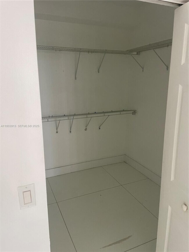 Building Photo - 3155 NE 184th St