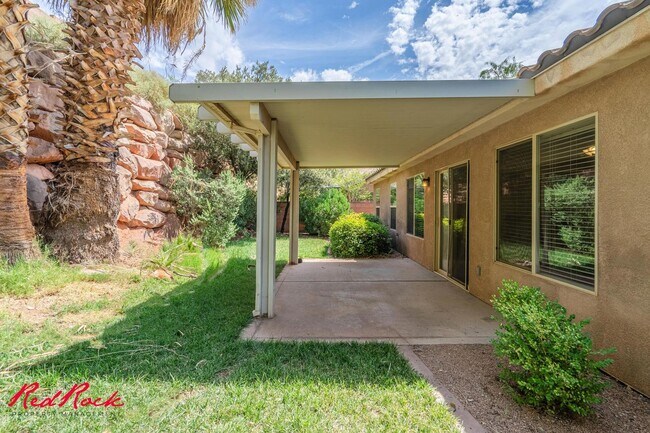 Building Photo - Partially Furnished 3 Bedroom Home with Co...