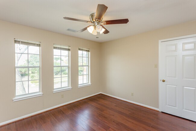 Building Photo - 1703 Plantation Dr